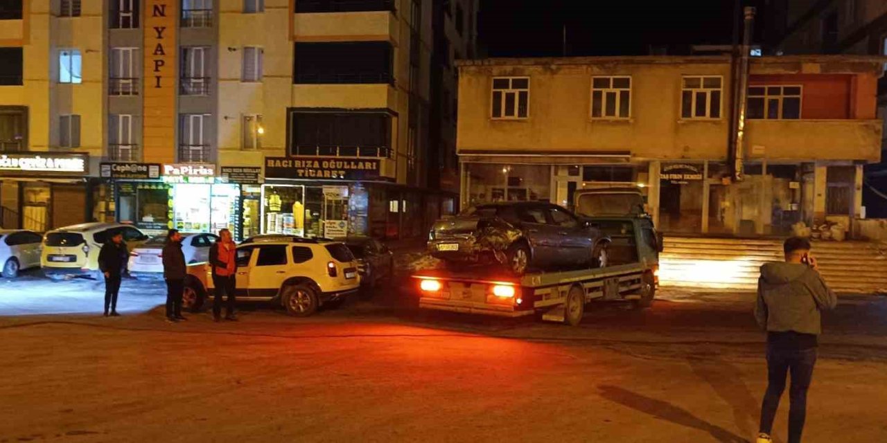 Bitlis’te zincirleme kaza: 2’si ağır 4 yaralı