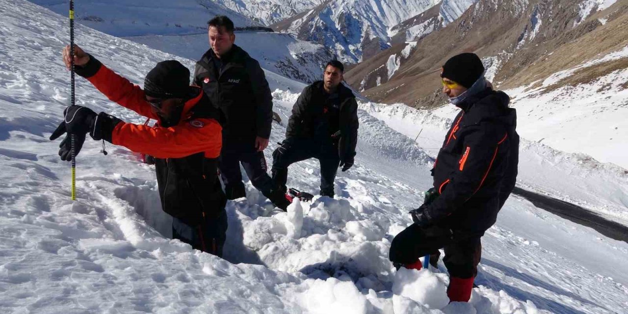 Van’da çığ tehdidine karşı inceleme