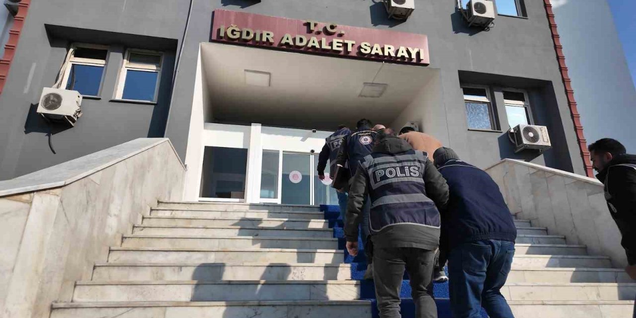 Iğdır’da göçmen kaçakçılığı operasyonu: 4 düzensiz göçmen yakalandı, 2 şahıs tutuklandı