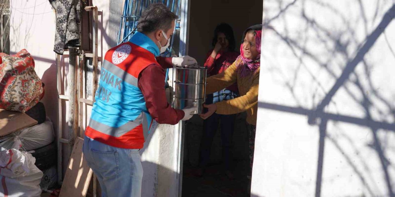 Şırnak’ta bin kişiye her gün 3 çeşit yemek dağıtılıyor