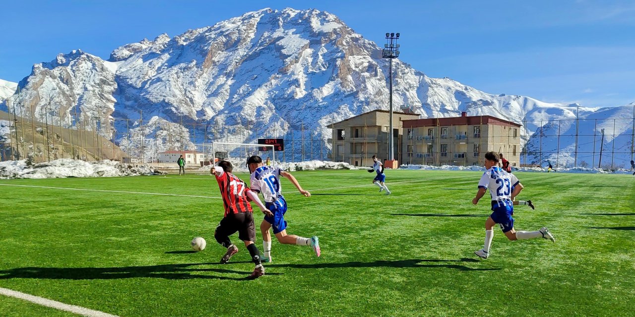 Yüksekova Belediyespor Hakkari Gençlerbirliği'ni farklı geçti