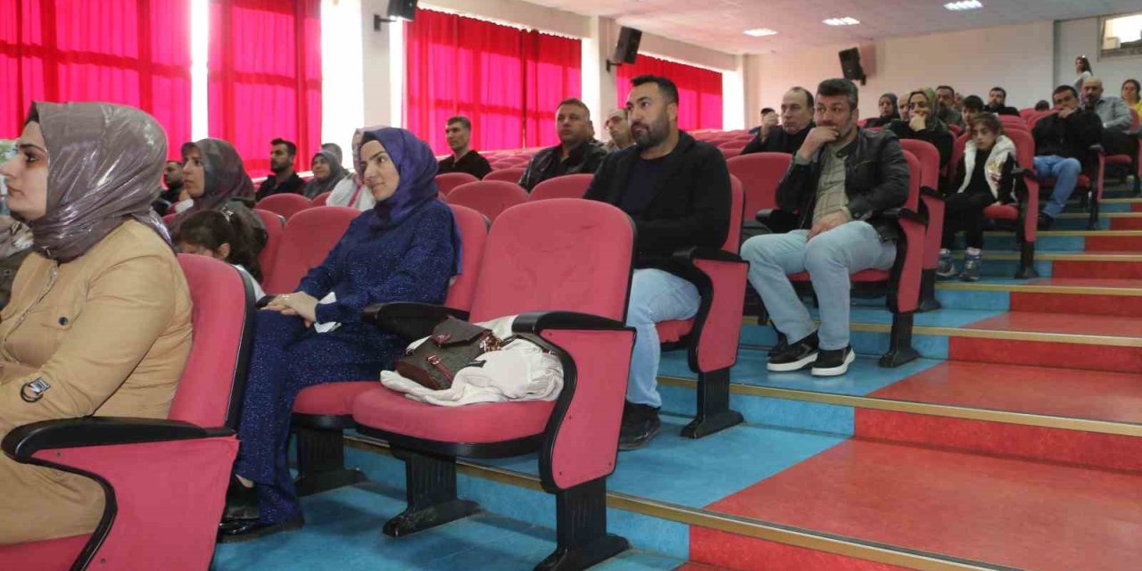 Diyarbakır’da aile içi iletişim semineri verildi