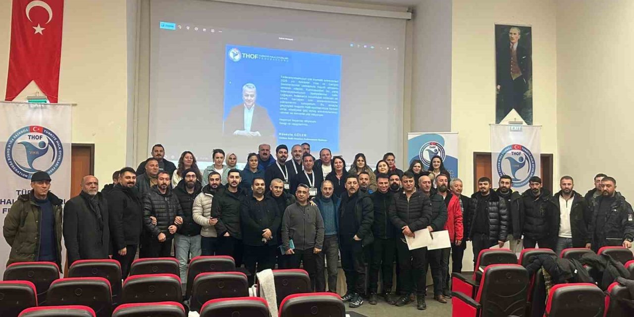 Kars’ta halk oyunları antrenörlerine gelişim semineri