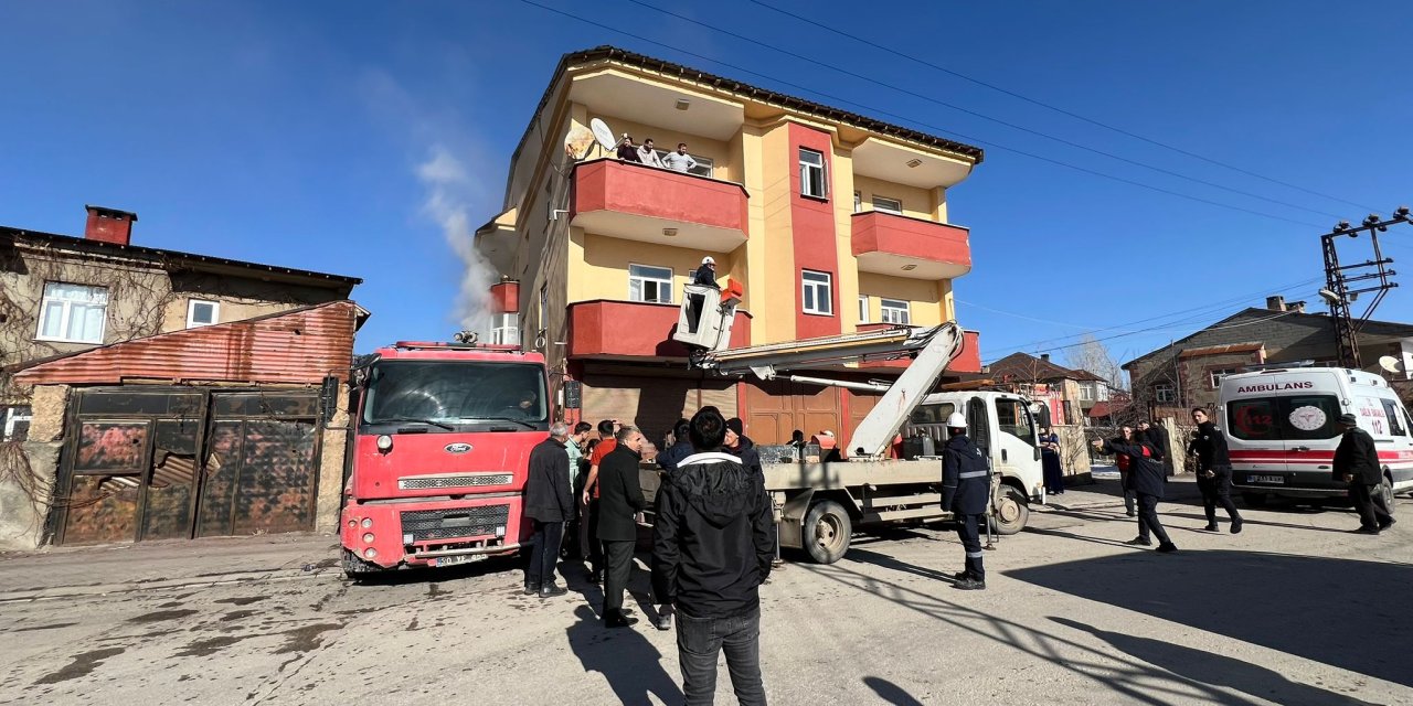 Yüksekova’da yangın: Mahsur kalan 7 kişi kurtarıldı