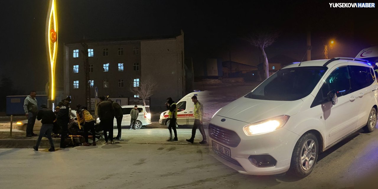 Yüksekova’da motosiklet ile hafif ticari araç çarpıştı: 1 yaralı