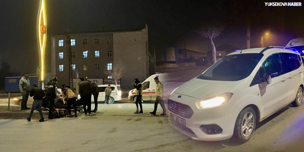 Yüksekova’da motosiklet ile hafif ticari araç çarpıştı: 1 yaralı