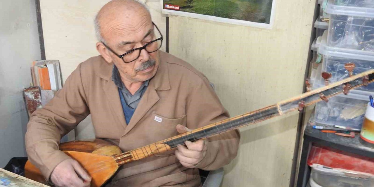 Ailesinden gizli öğrendiği mesleğini 50 senedir severek sürdürüyor