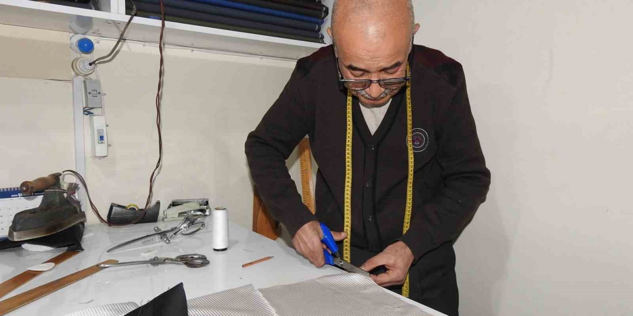 Çocuk yaşta eline aldığı iğne ipliği 56 senedir bırakmadı