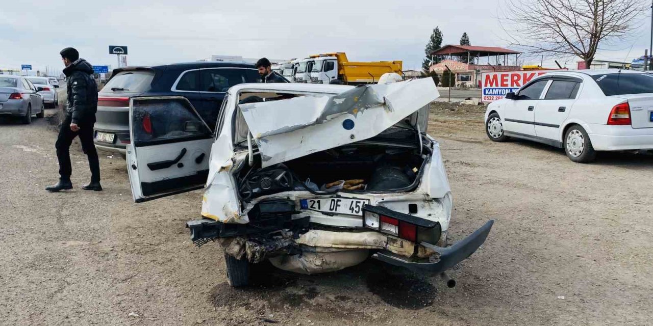 Togg ile çarpışan Tofaş hurdaya döndü: 4 kişi yaralandı