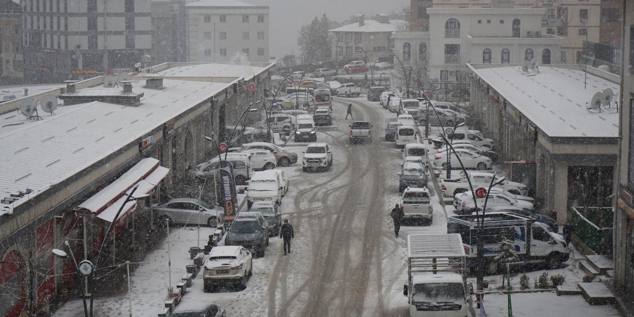 Şırnak’ta kardan 19 köy yolu ulaşıma kapandı