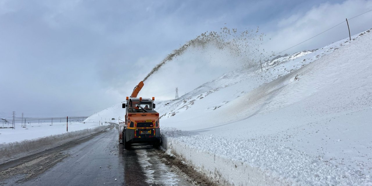 Haruna Geçidi'nde kar engeli