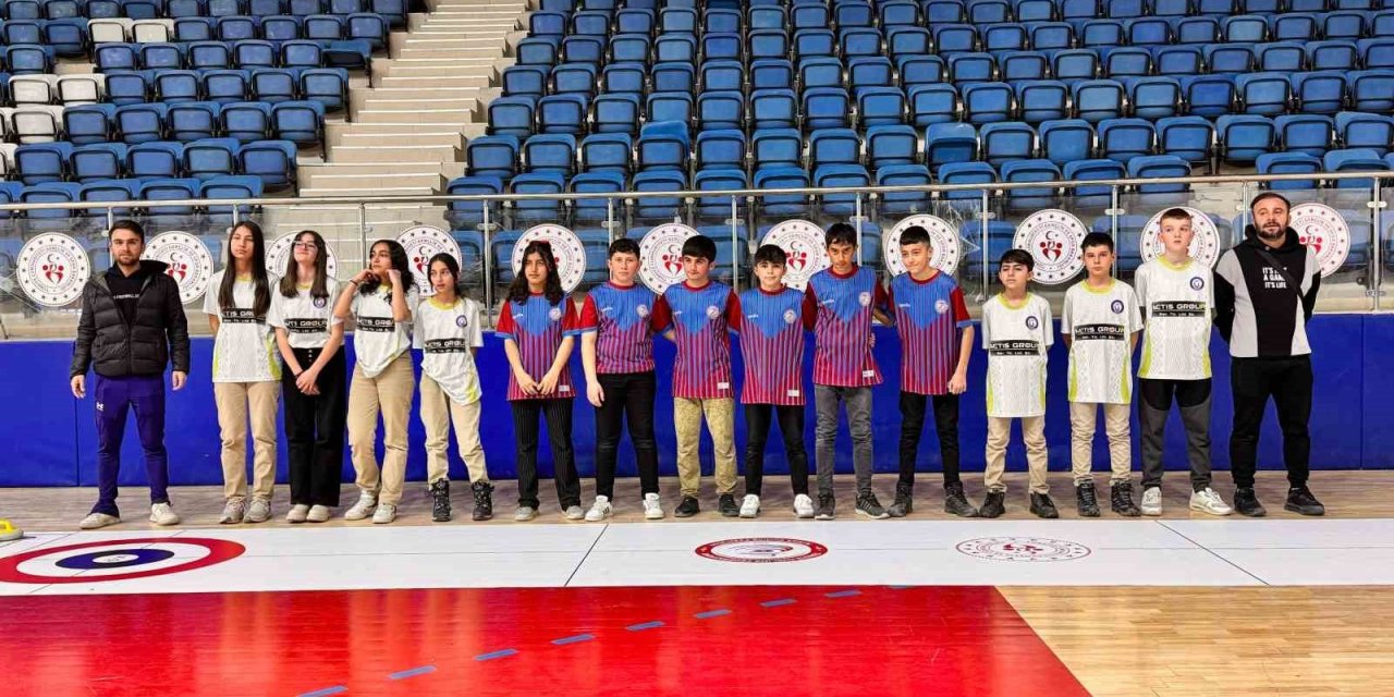 Hakkari’de ilk defa "Floor Curling" müsabakaları düzenlendi