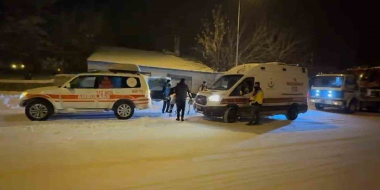 Hastalara paletli ambulansla ulaştılar