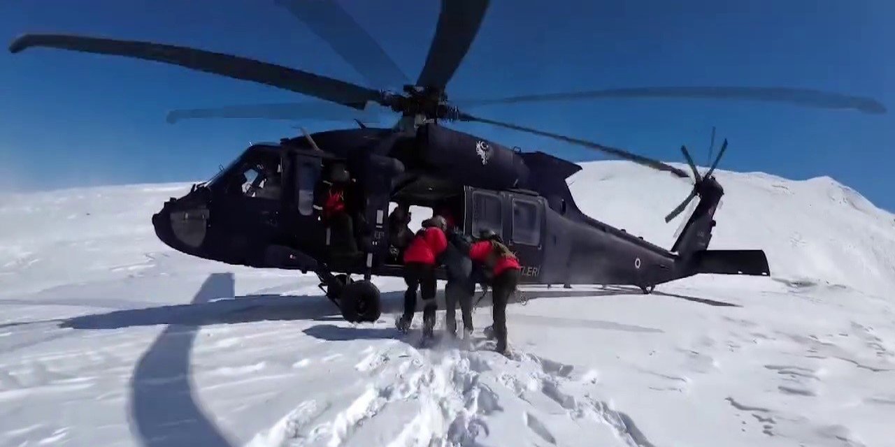 15 gün mezrada mahsur kalan kişi askeri helikopter ile kurtarıldı