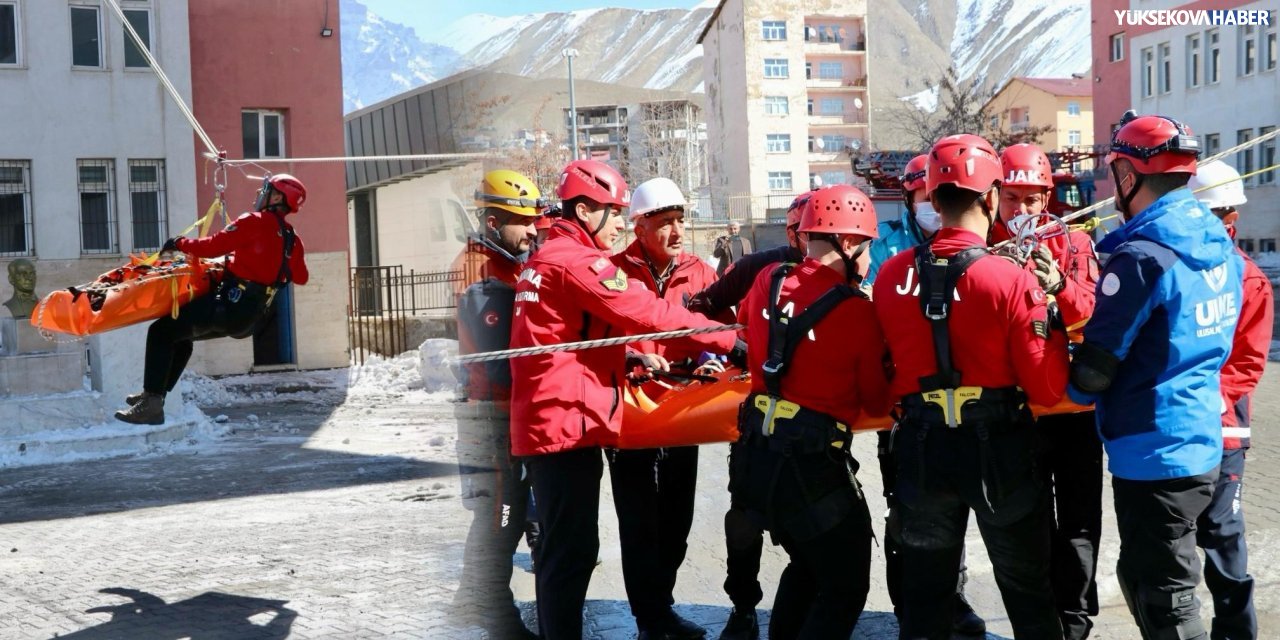 Hakkari'de 7.3 büyüklüğünde deprem senaryosuyla tatbikat yapıldı