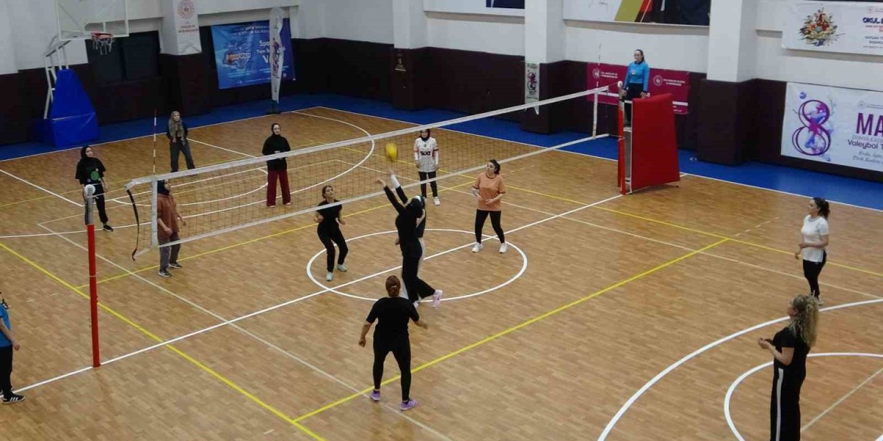 Van’da "Evinin Sultanları Voleybol Turnuvası" sona erdi