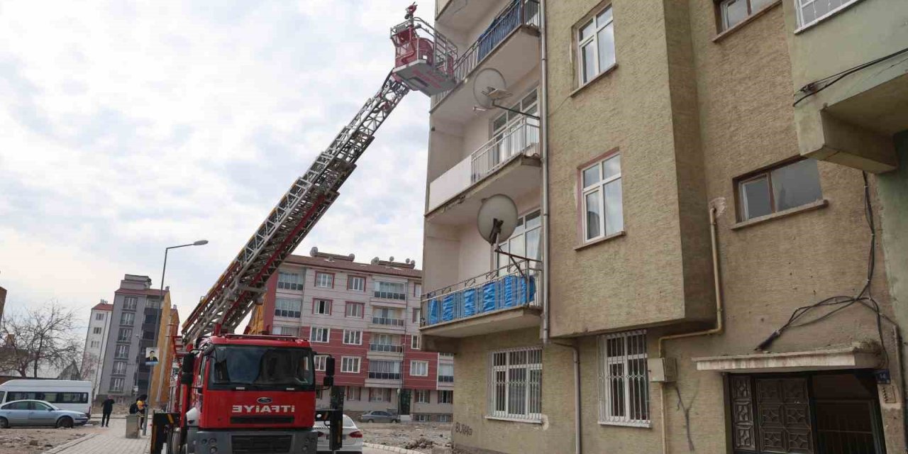 Elazığ’da çıkan ev yangını korkuttu