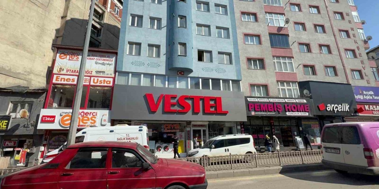 Pasinler'de 70 yaşındaki eczacı evinde ölü bulundu