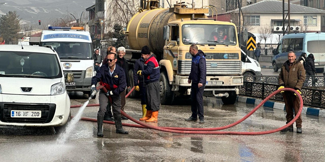 Yüksekova Belediyesi’nden bahar temizliği çalışması