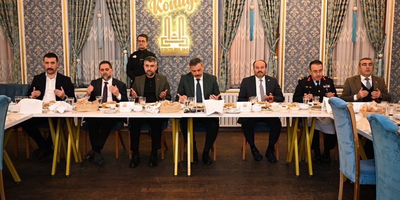 Vali Çiftçi, Kerküklü öğrencilerle iftar yaptı