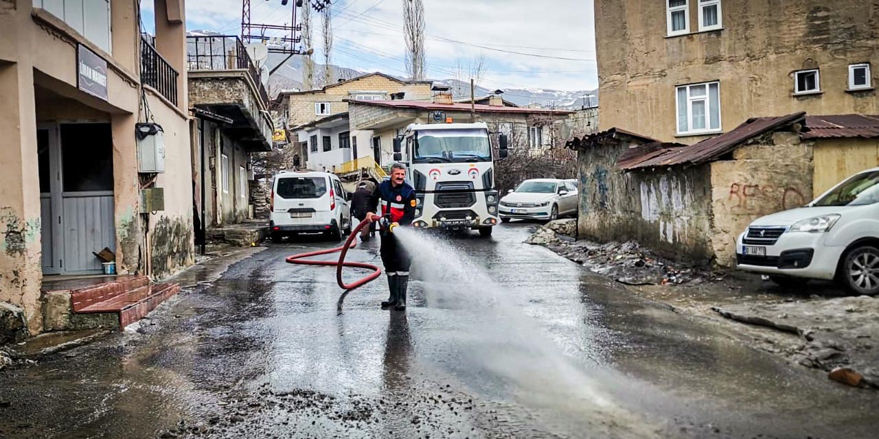 Hakkari Belediyesi, bahar temizliği çalışmalarına başladı