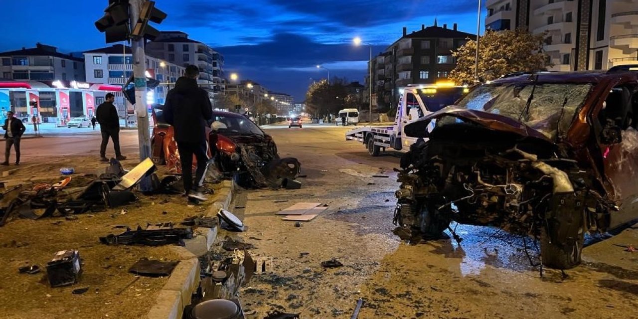 Elazığ’daki feci kazada yaralanan bir kişi yaşamını yitirdi