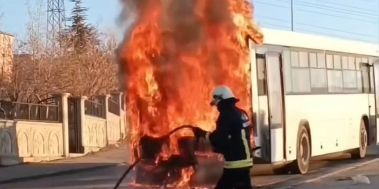 Van’da servis otobüsü alev alev yandı