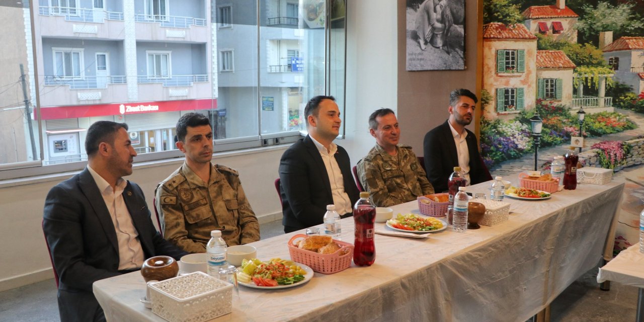 Derecik Kaymakamlığı'ndan iftar programı