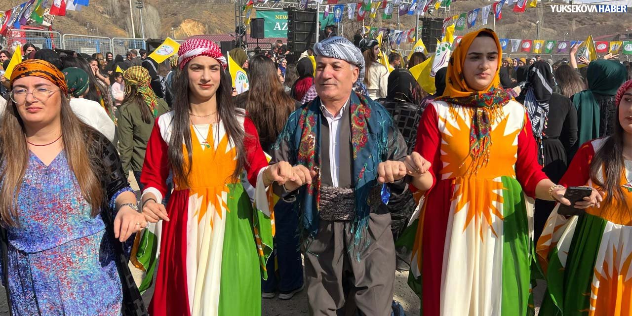 Şemdinli'de renkli Newroz kutlaması