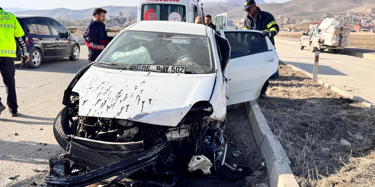 Yüksekova Çevre Yolu’nda kaza: 1 yaralı