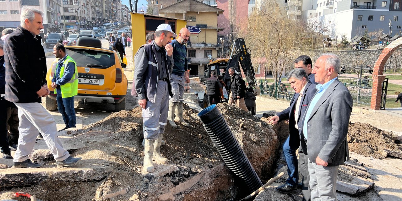 Şemdinli’de altyapı onarım çalışmaları devam ediyor