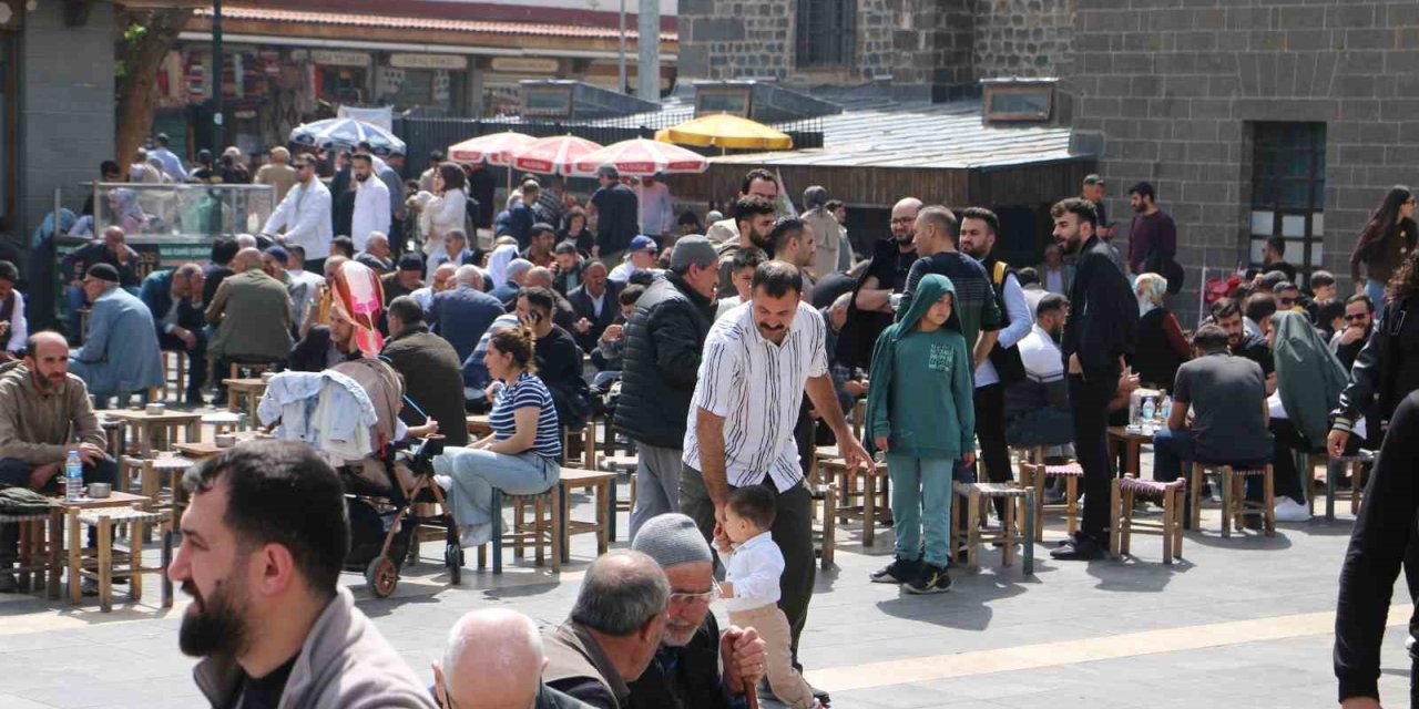 Diyarbakır esnafı 9 günlük bayram tatilinin keyfini çıkardı