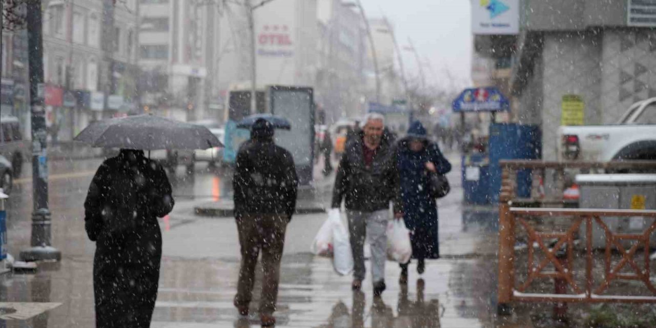 Erzurum’da kar yağışı etkili oldu