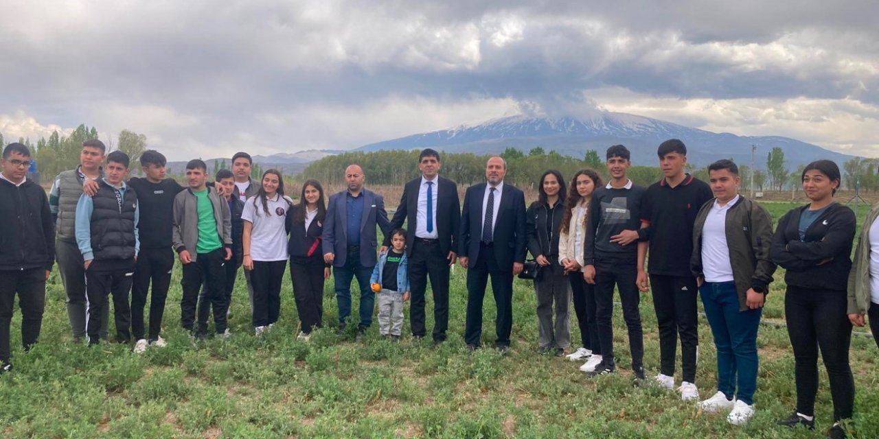 Geleceğin ziraatçıları uygulamalı derste bir araya geldi