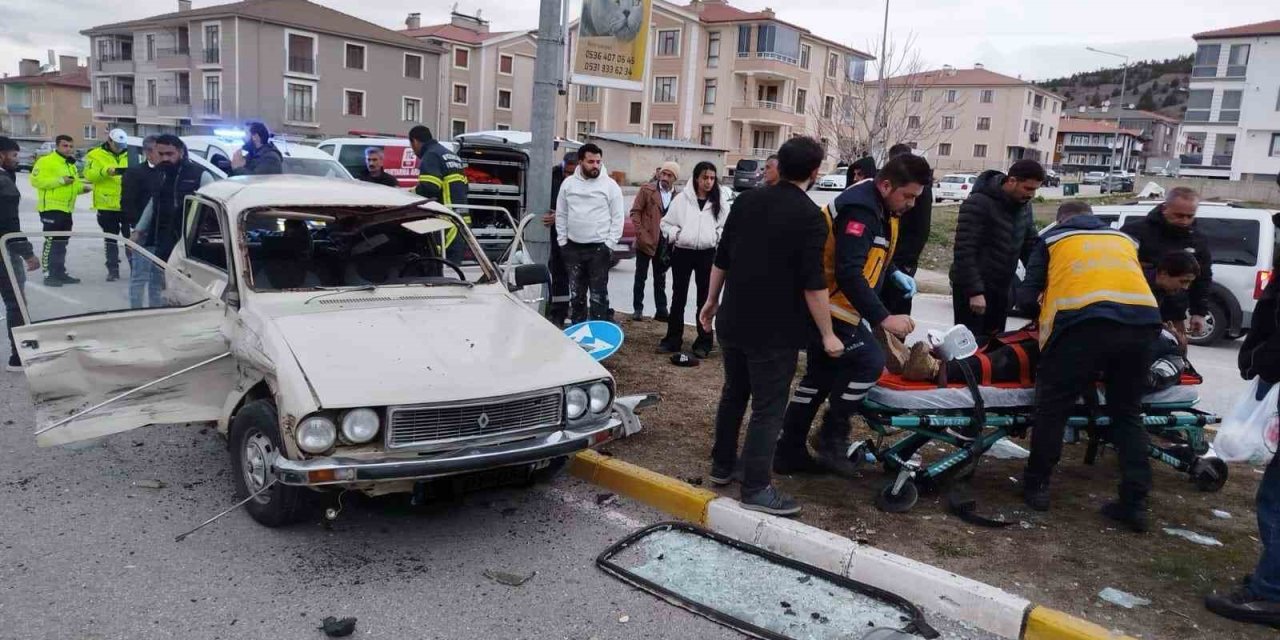 Erzincan’da trafik kazası: 3 kişi yaralandı