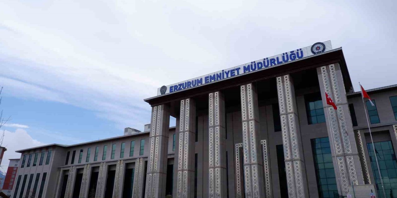 Erzurum'da polis kaza ile arkadaşını yaraladı