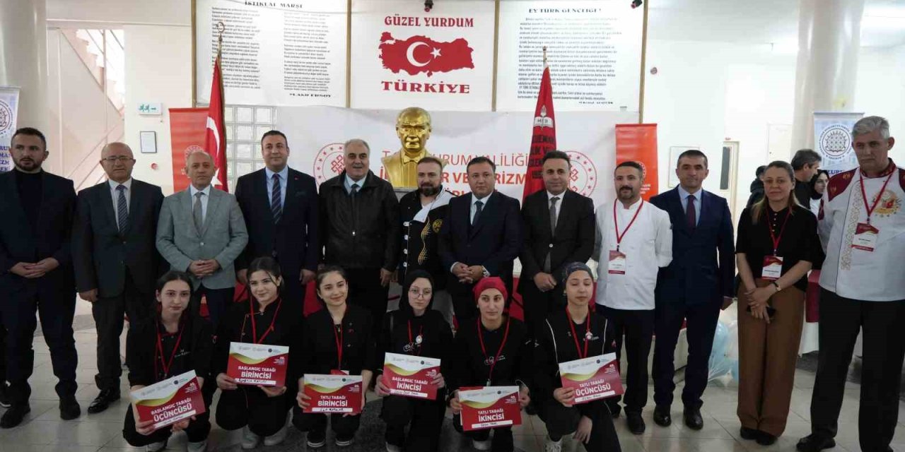 Erzurum'da öğrenciler yemekte yarıştı