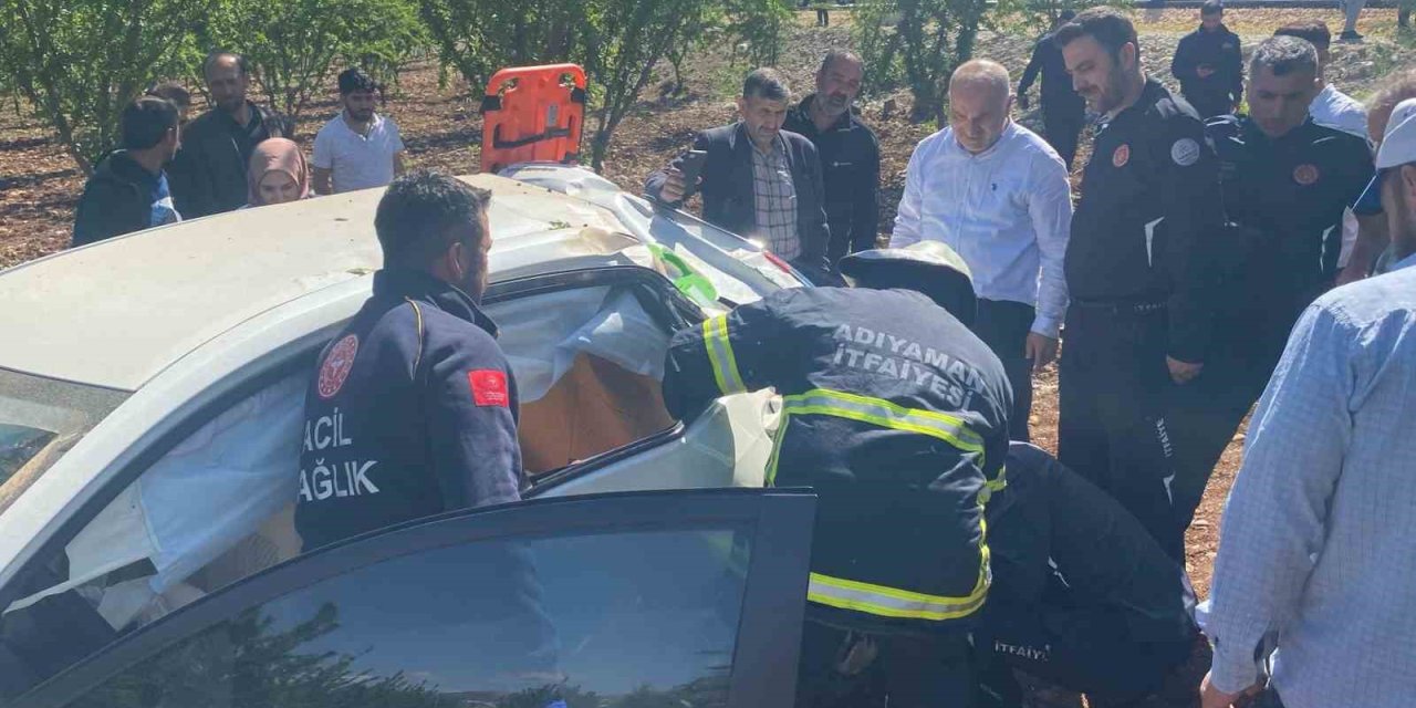 Adıyaman'da otomobil ile hafif ticari araç çarpıştı: 1’i ağır 2 yaralı