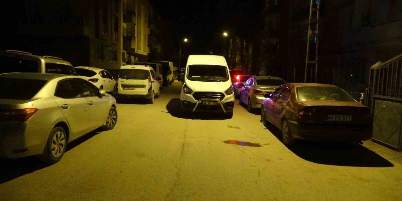 Malatya’da bir kişi, husumetlisinin ikametini kurşunladı