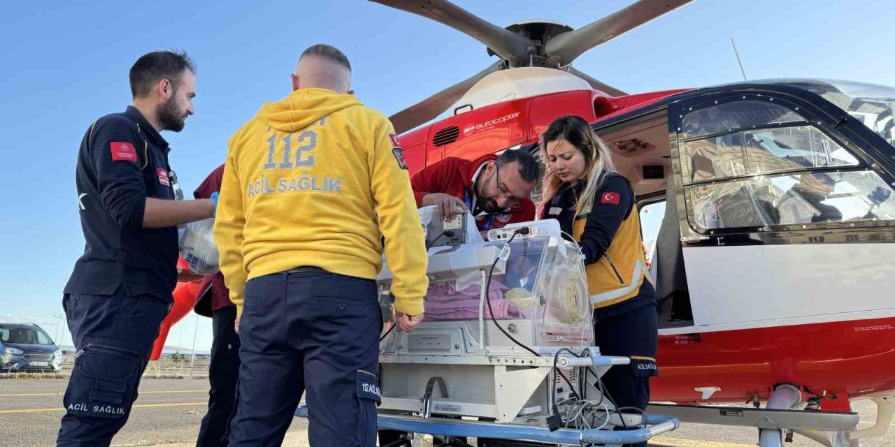 Prematüre Adar, göz tedavisi için ambulans helikopterle Van’a sevk edildi