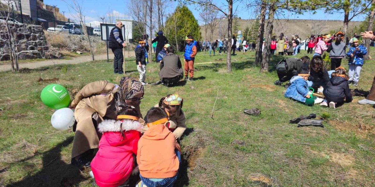 Erzincan’da 524 fidan toprağa ekildi