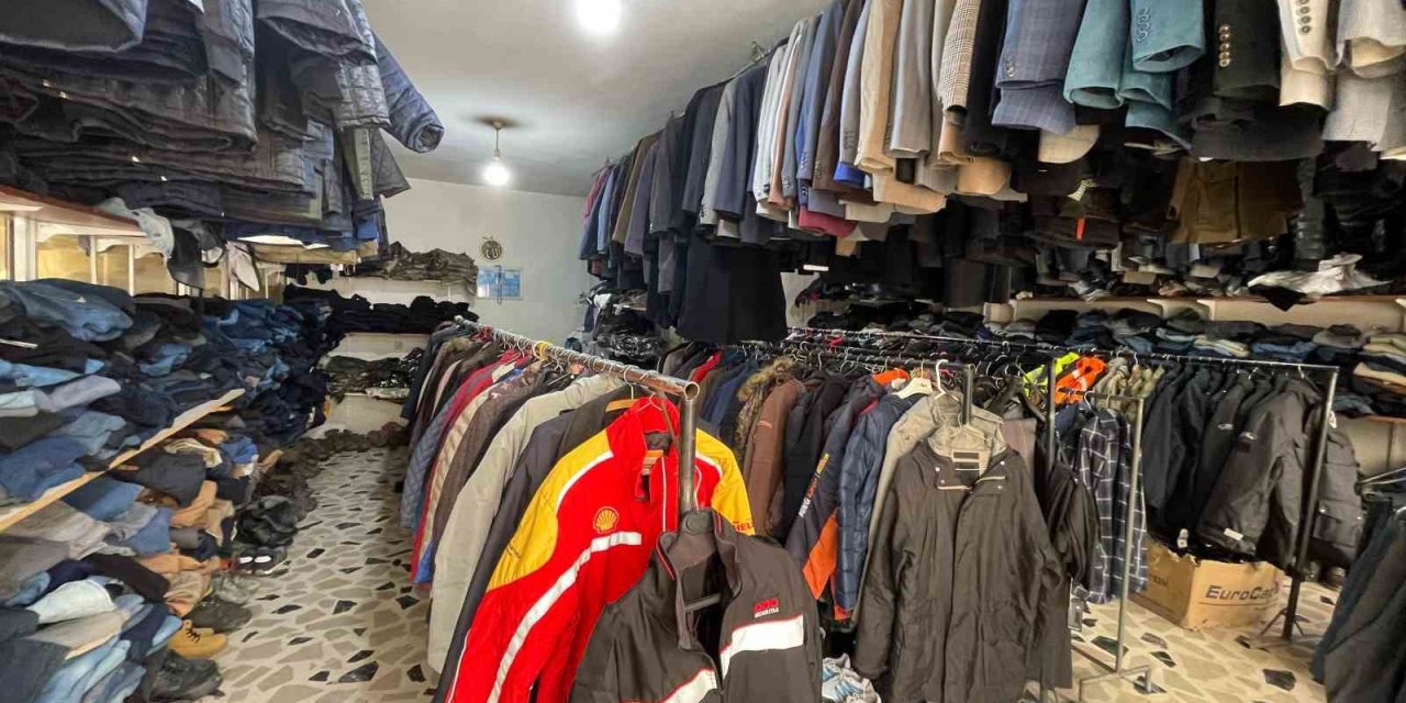Elazığ’da ölen kişilerin kıyafetlerinin satıldığı mağazada sezon hazırlığı başladı