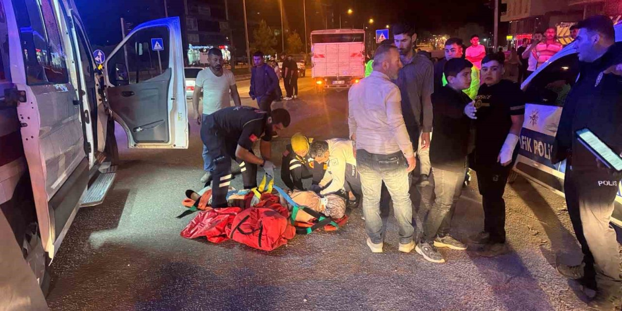Yolun karşısına geçerken kamyonetin çarptığı yaya yaralandı