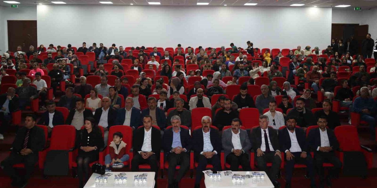 Besni’de “Aşık Veysel Türküleri” konseri düzenlendi