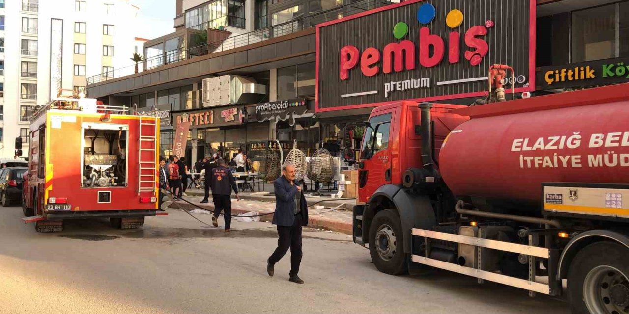 Elazığ’daki iş yeri yangın korkuttu