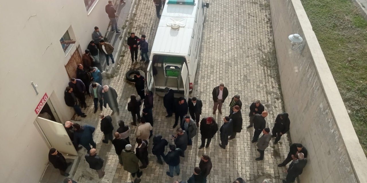 Kayalıklardan düşen kişi oğlu ile çiriş toplamaya gitmişti