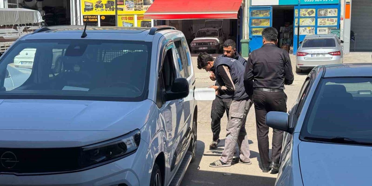 Diyarbakır’da oto tamir ustasından sürücülere uyarı