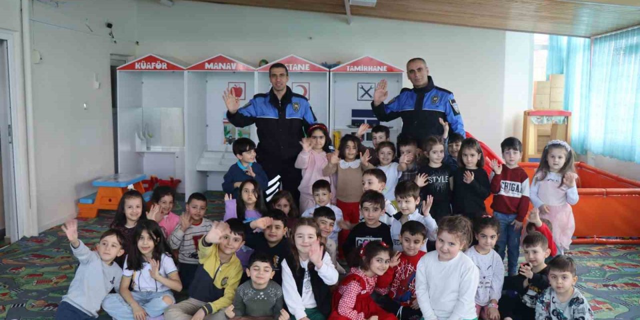 Erzurum'da polisten çocuklara sürpriz ziyaretler