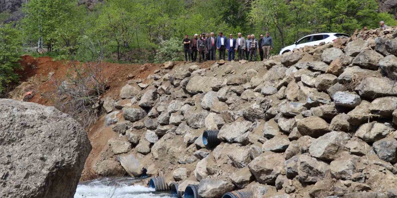 Ayvalı köyü’nde ulaşım çilesi sona erdi