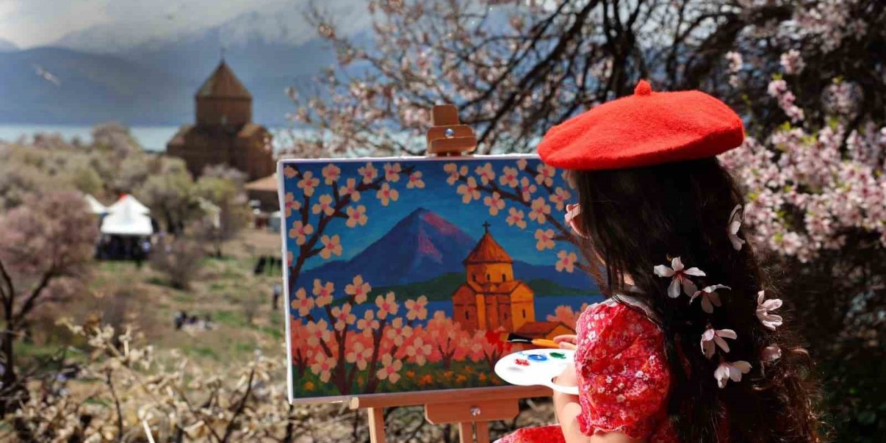 Yahya Taşpınar'ın fotoğrafı Akdamar Adası Badem Çiçeği Foto Safarisinde birinci oldu